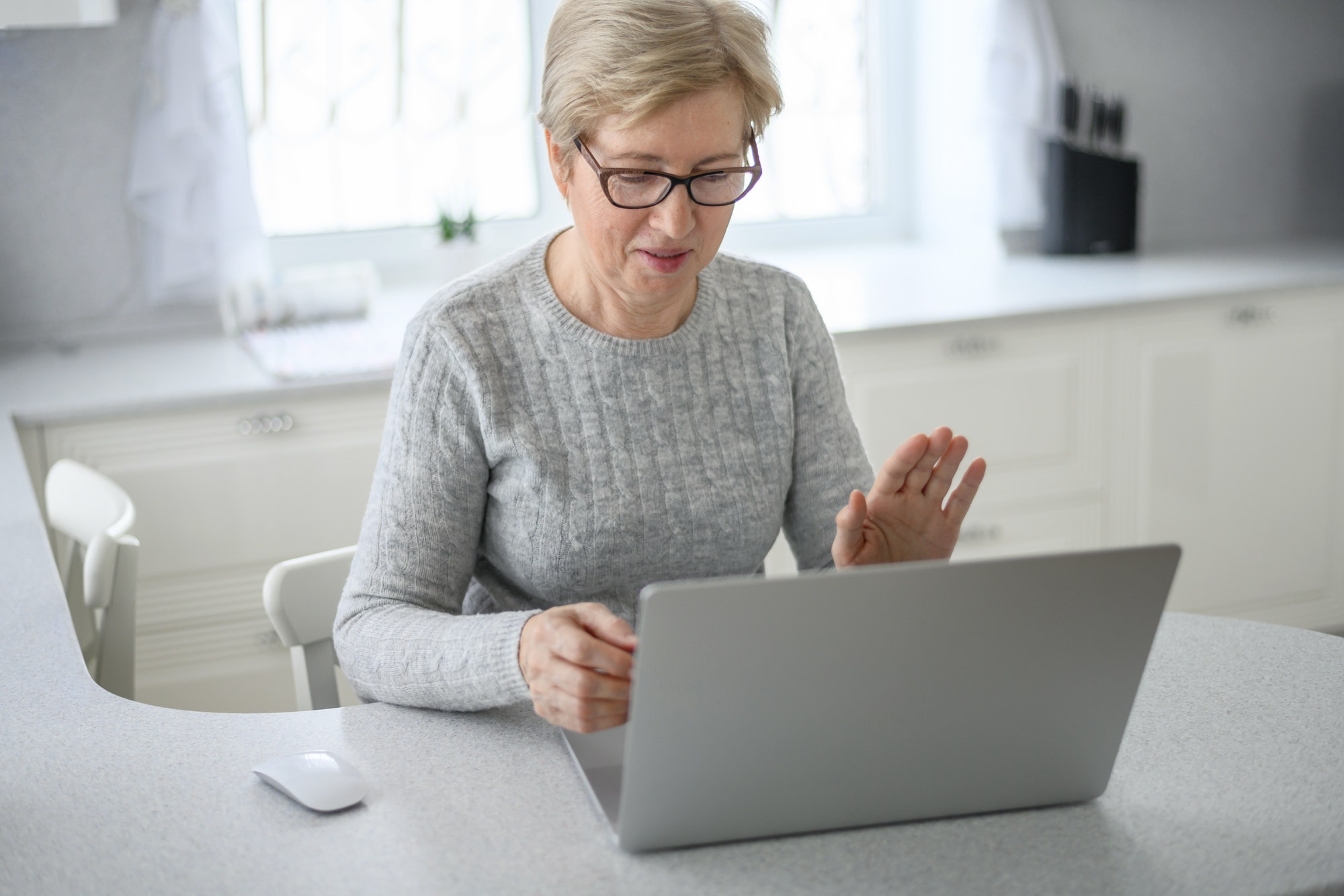 senior citizen uses modern technology in everyday life, online payment